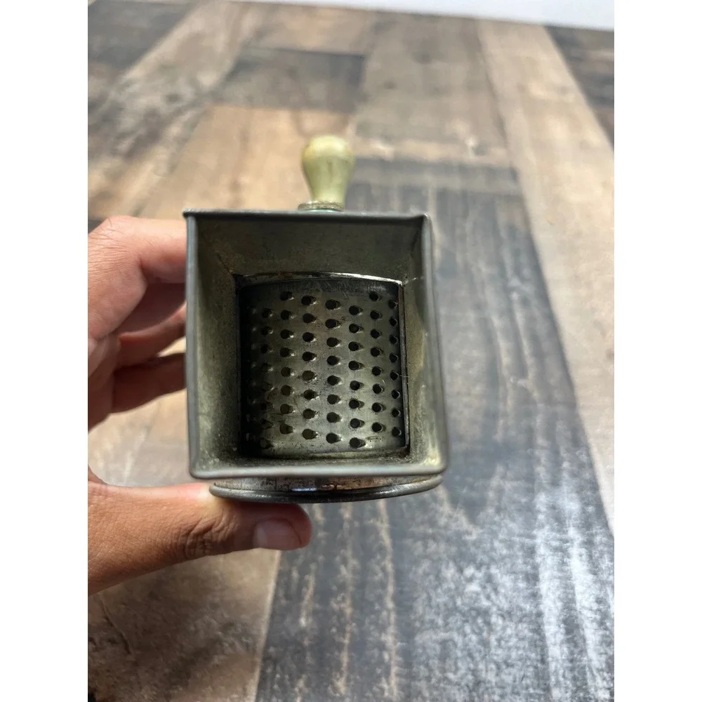 Vintage Maine Metal MFG Co Rotary Grater Hand Crank Green Cast Iron Clamp On USA